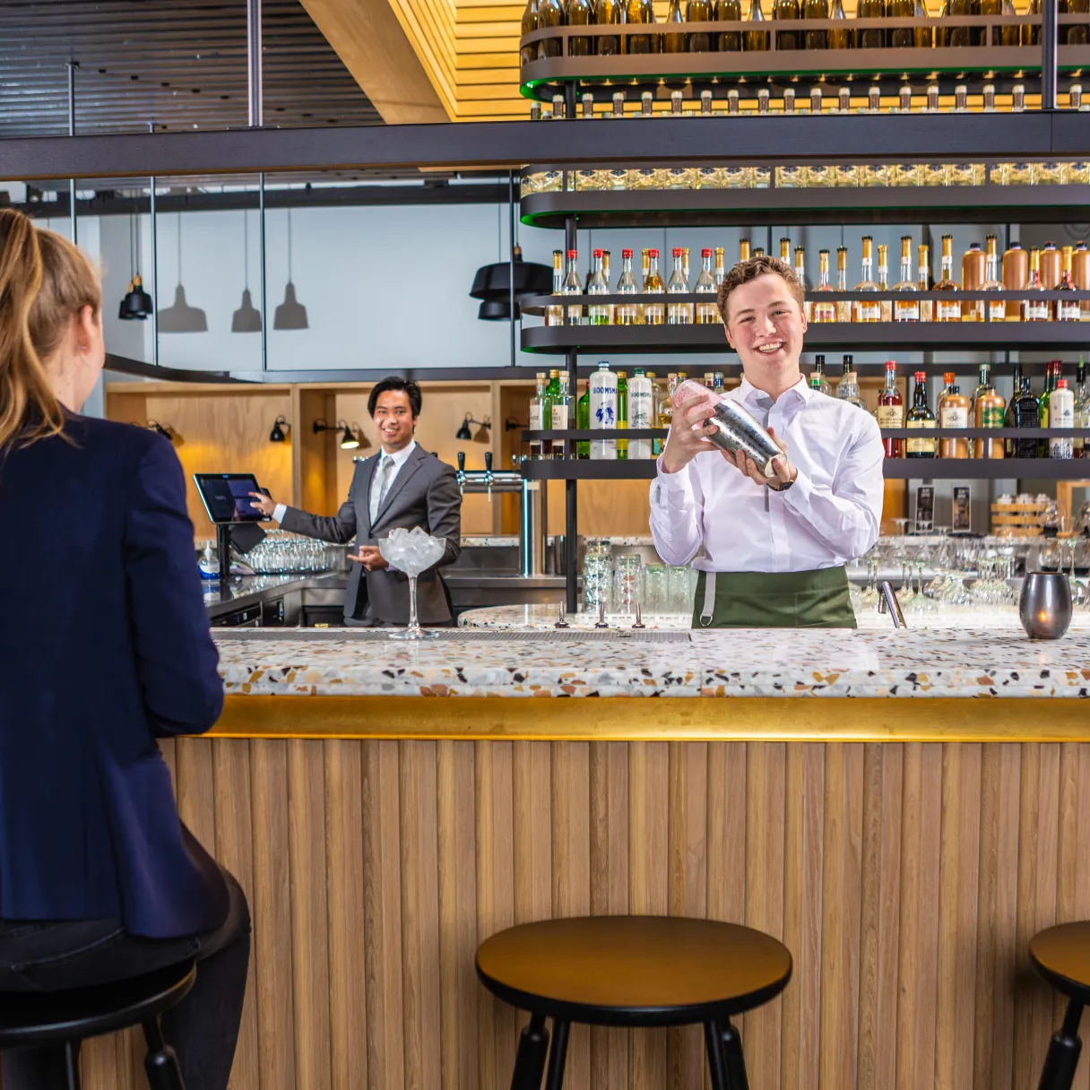 Studenten in de lobby van notiz hotel